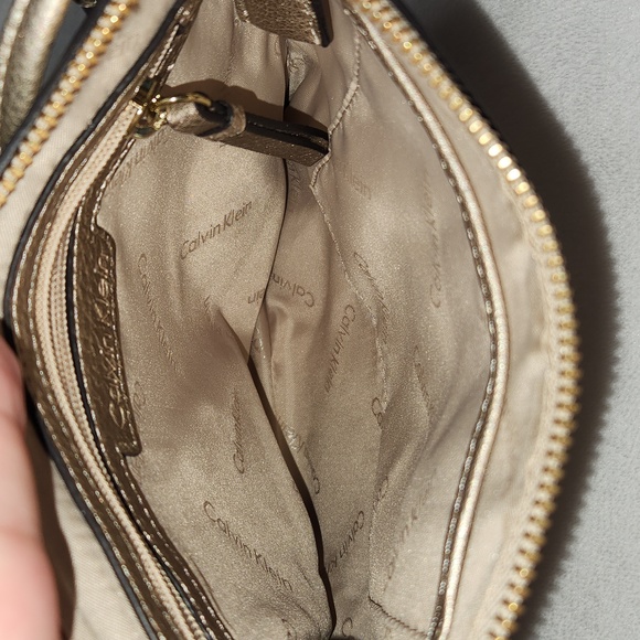 Calvin Klein Soft Gold Metalic Leather Crossbody Bag, New without Tags - Picture 6 of 10